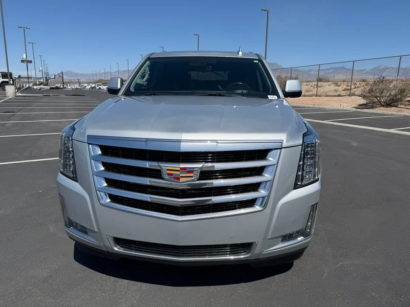 Used 2020 RADIANT SILVER METALLIC Cadillac Luxury image 8