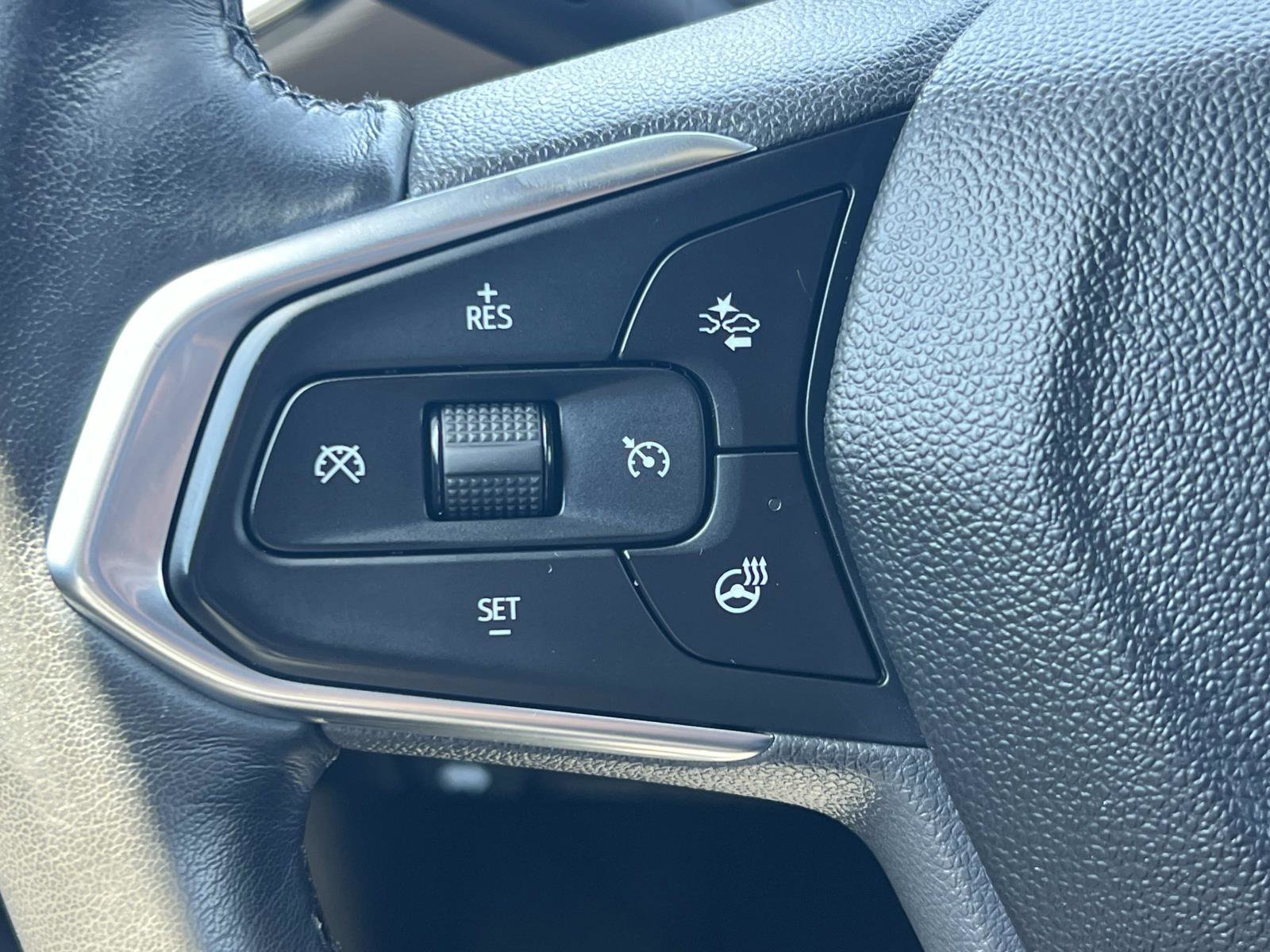 Used 2022 Mosaic Black Metallic Chevrolet ACTIV image 9