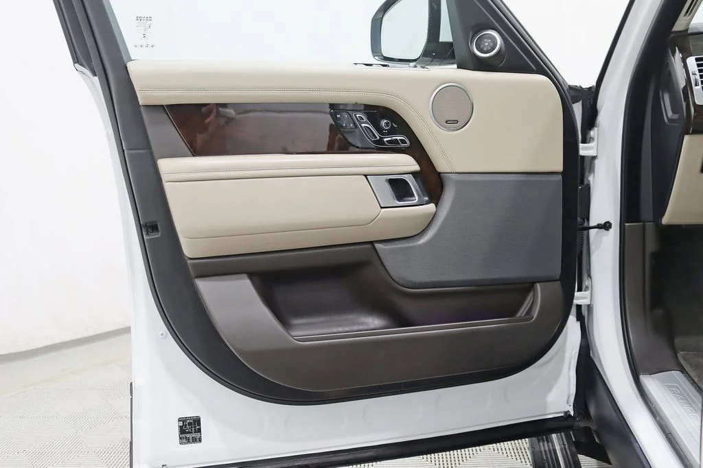 Used 2021 White Land Rover Westminster image 37
