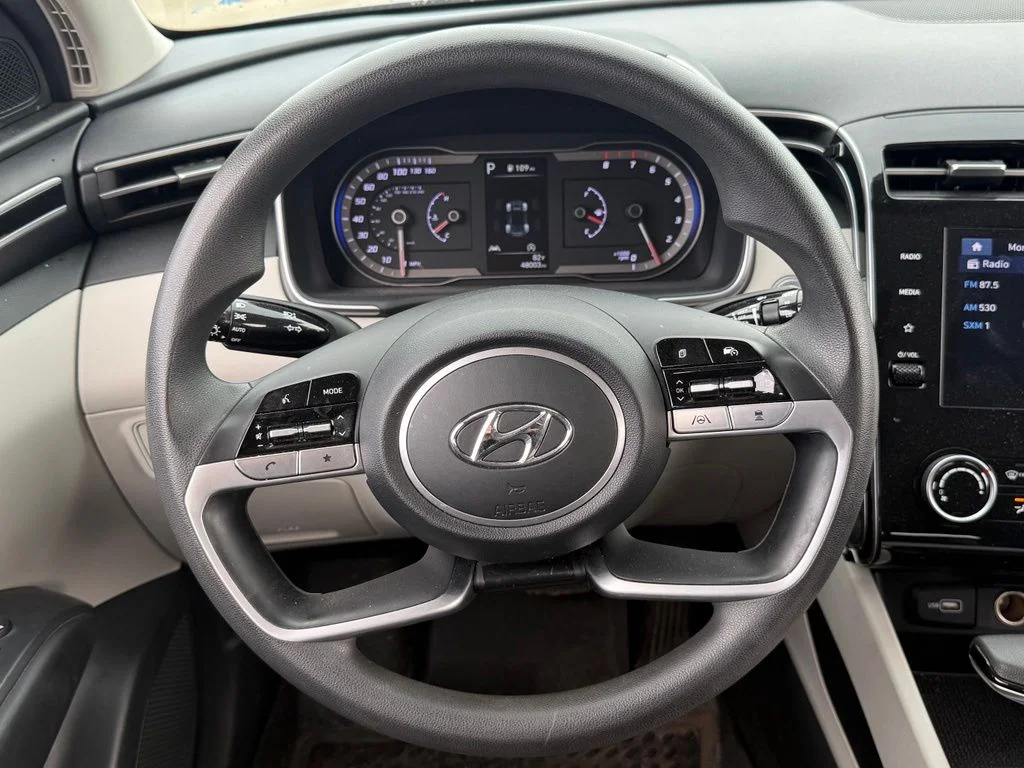 Used 2022 Silver Hyundai SEL image 15