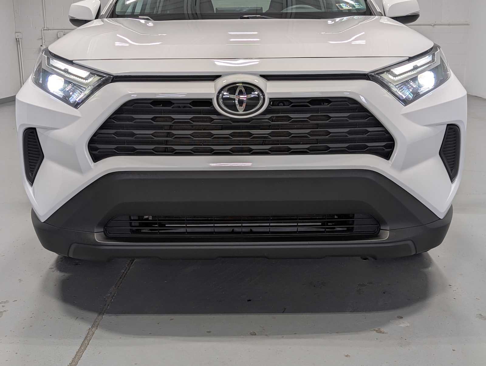 Used 2023 Ice Cap Toyota XLE image 2