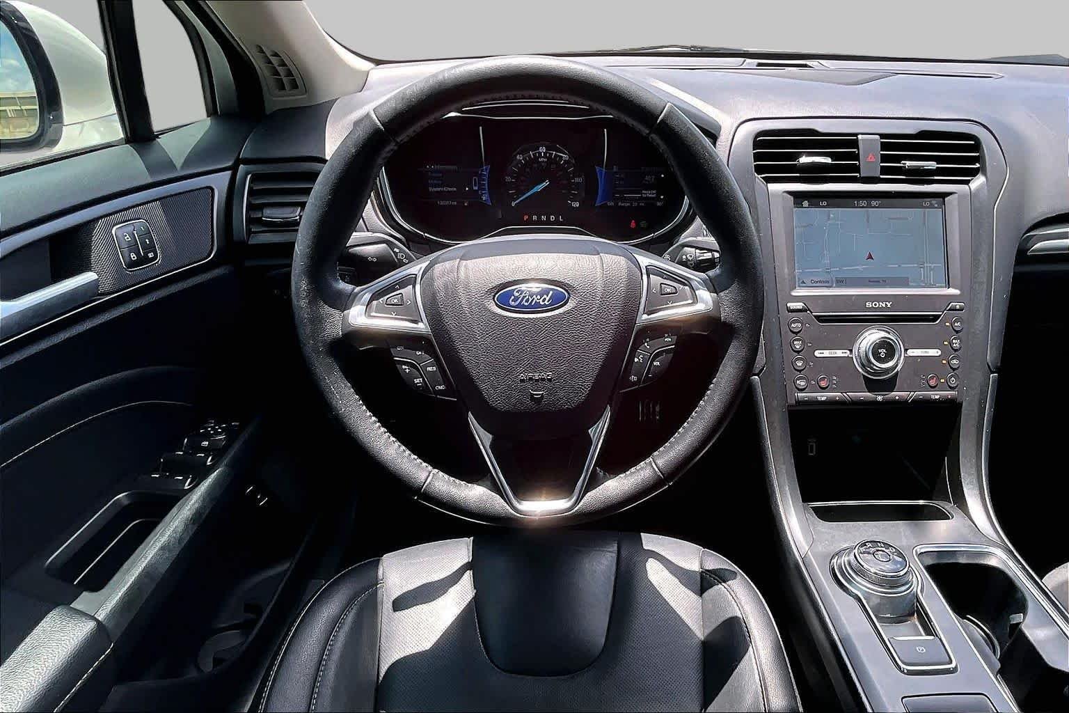 Used 2017 White Platinum Metallic Tri-Coat Ford Titanium image 6