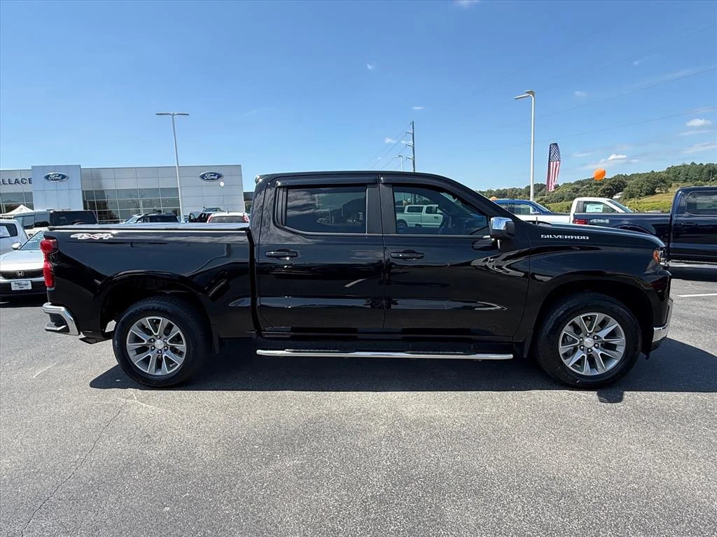 Used 2022 Mosaic Black Metallic Chevrolet LT image 8