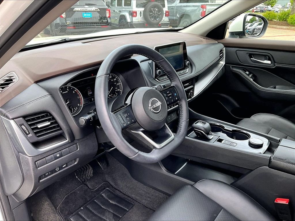Used 2023 White Nissan SV image 8