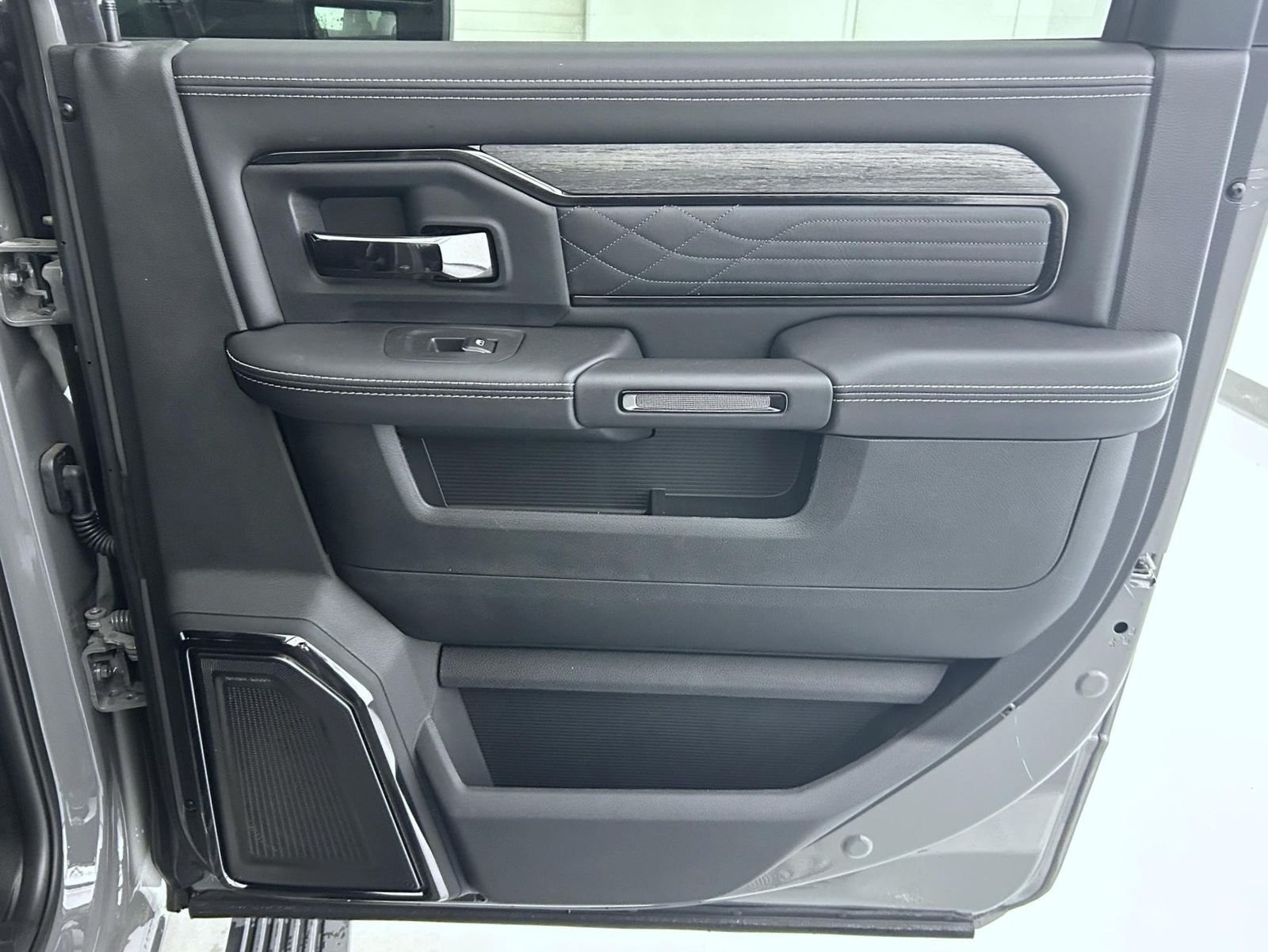 New 2026 Ceramic Gray Clear-Coat Exterior Paint RAM Limited image 18