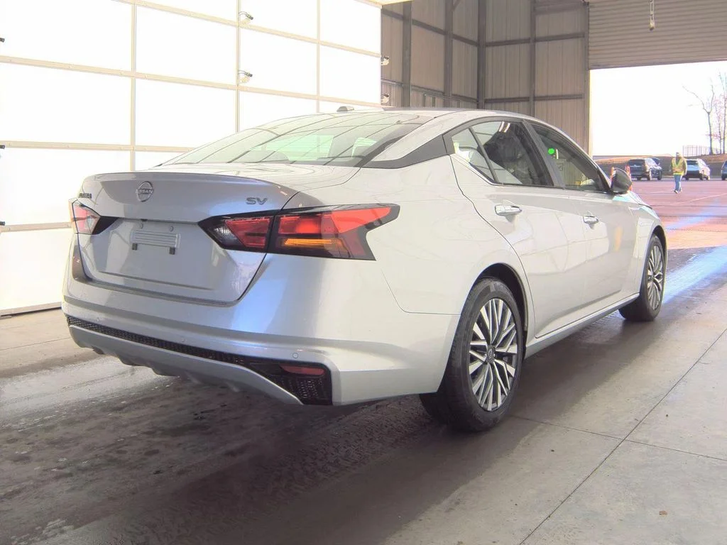 Certified Used 2024 Silver Nissan 2.5 SV image 3
