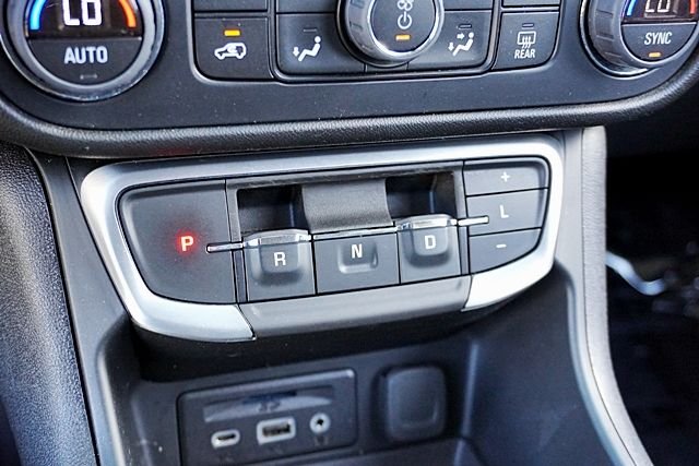 Used 2024 Silver GMC SLT image 27
