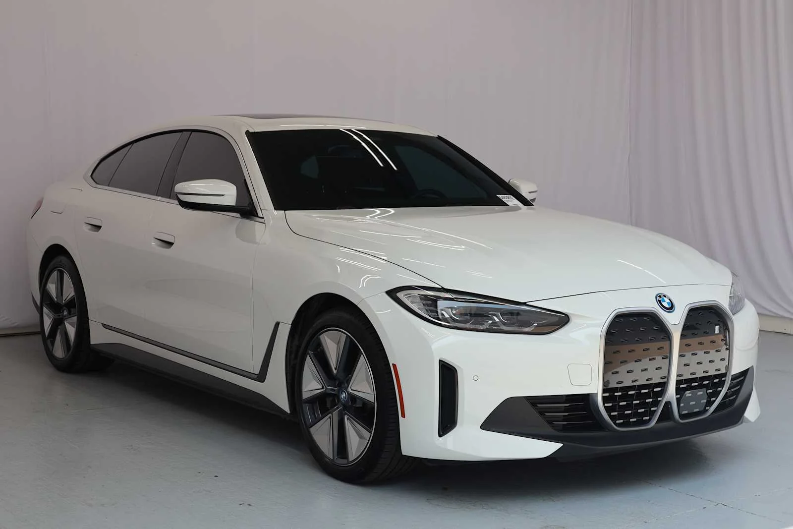 Used 2023 Alpine White BMW eDrive35 image 4