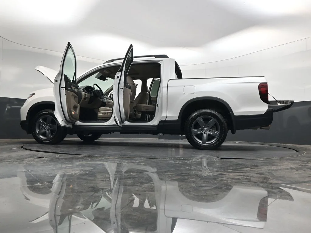 Certified Used 2023 Platinum White Pearl Honda RTL-E image 43