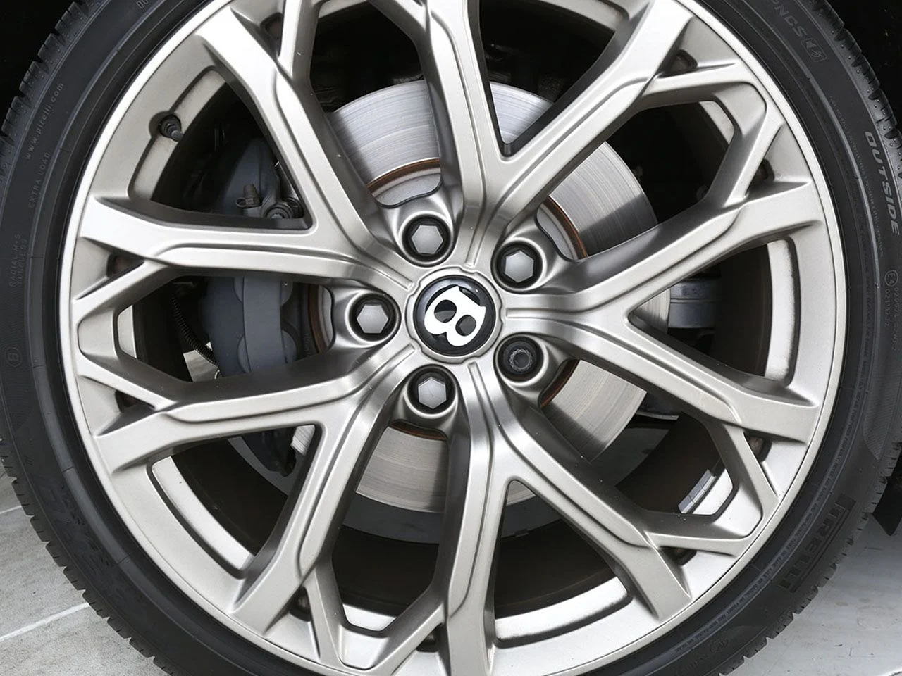 Used 2023 Gold Bentley Speed image 6