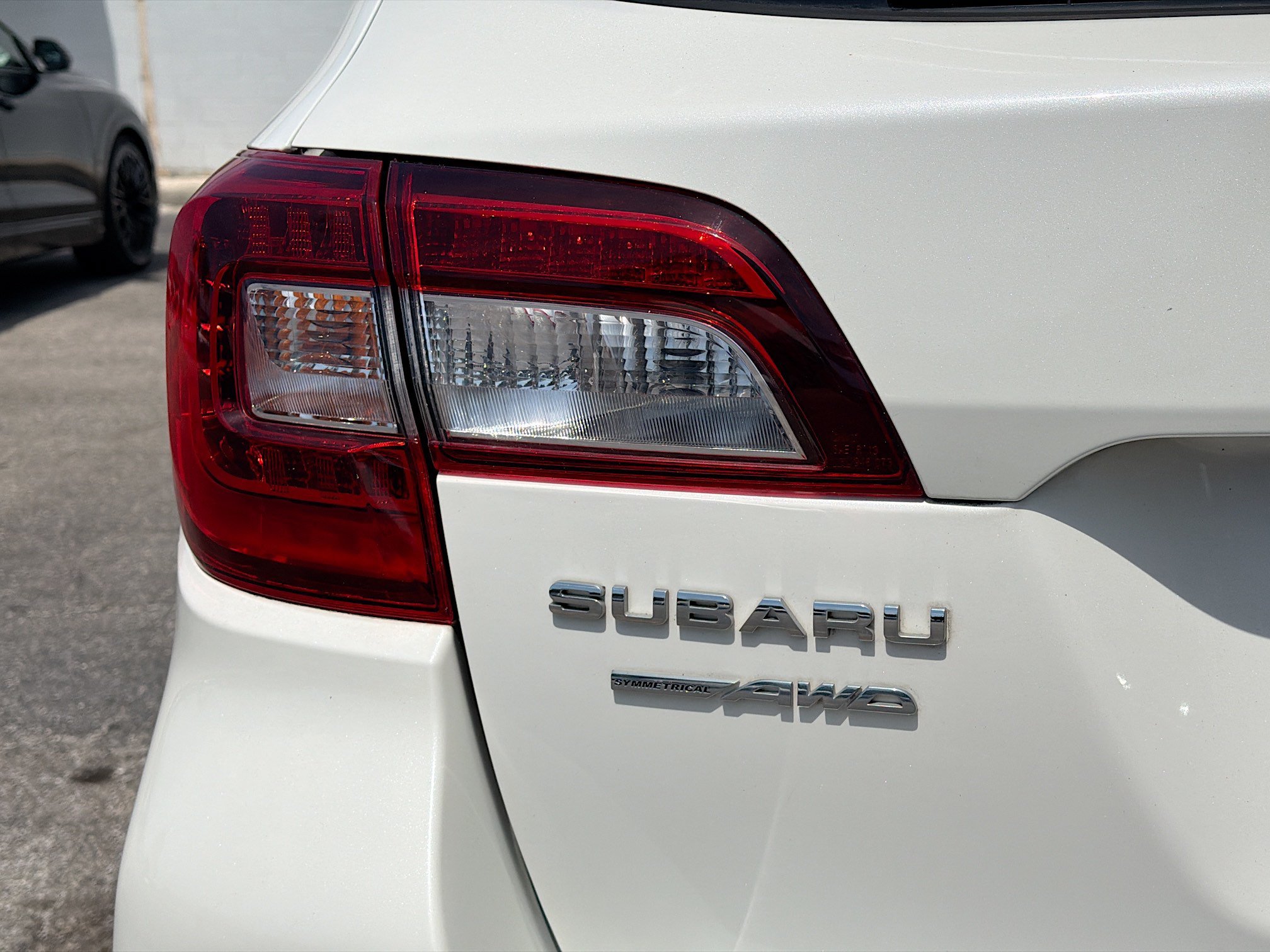 Used 2019 Crystal White Pearl Subaru Premium image 10