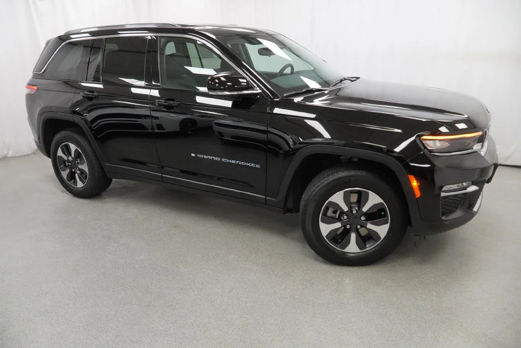 Used 2023 Black Jeep 4xe image 19