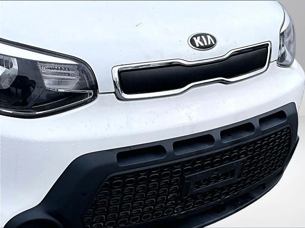 Used 2016 White Kia Base image 29