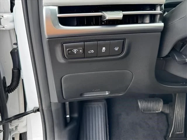 Used 2025 White Hyundai Limited image 24