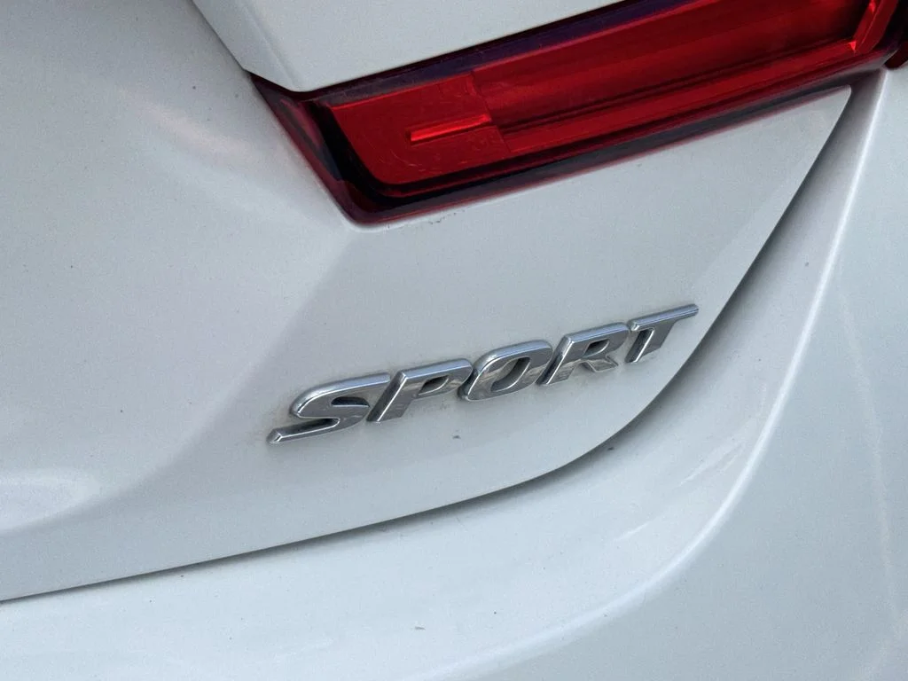 Used 2019  Honda Sport image 12