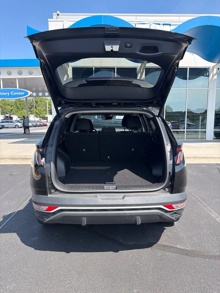 Used 2022 Black Hyundai SEL Convenience image 4