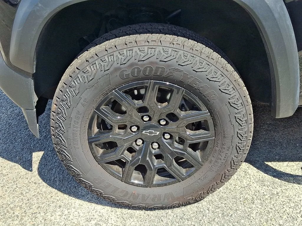 Used 2025 Black Chevrolet Trail Boss image 11