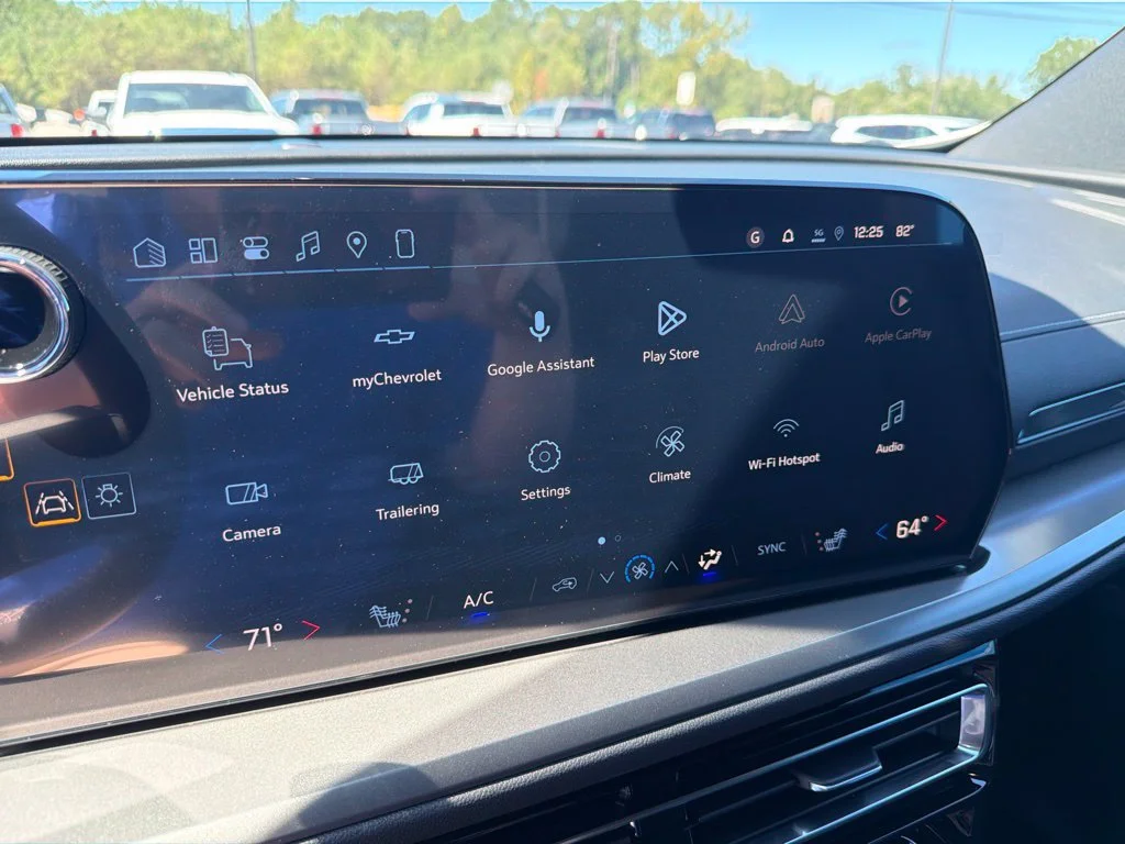 New 2027 Summit White Chevrolet LT image 18