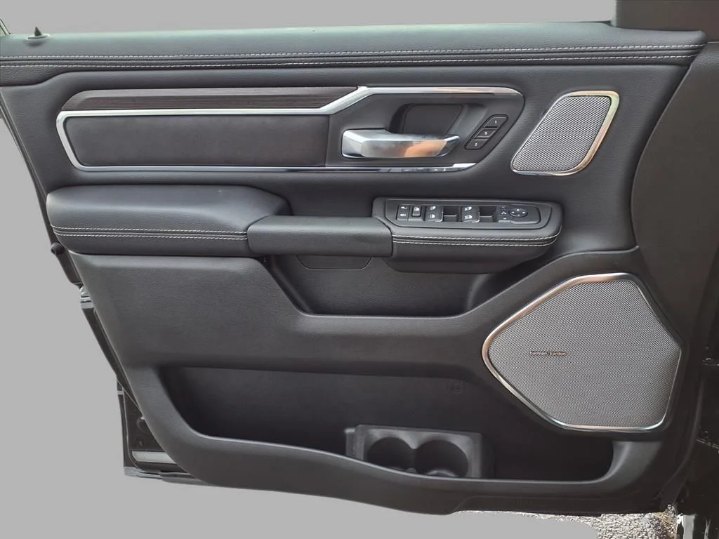 New 2026 Diamond Black Crystal Pearl-Coat Exterior Paint RAM Laramie image 14