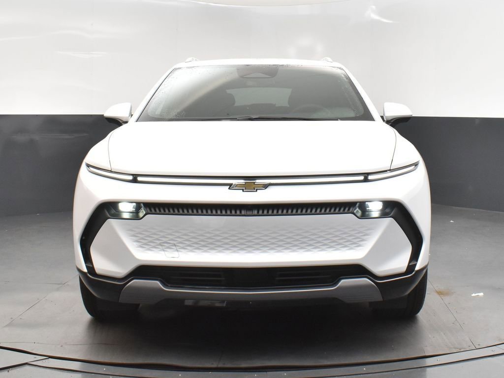 New 2025 Summit White Chevrolet LT image 10