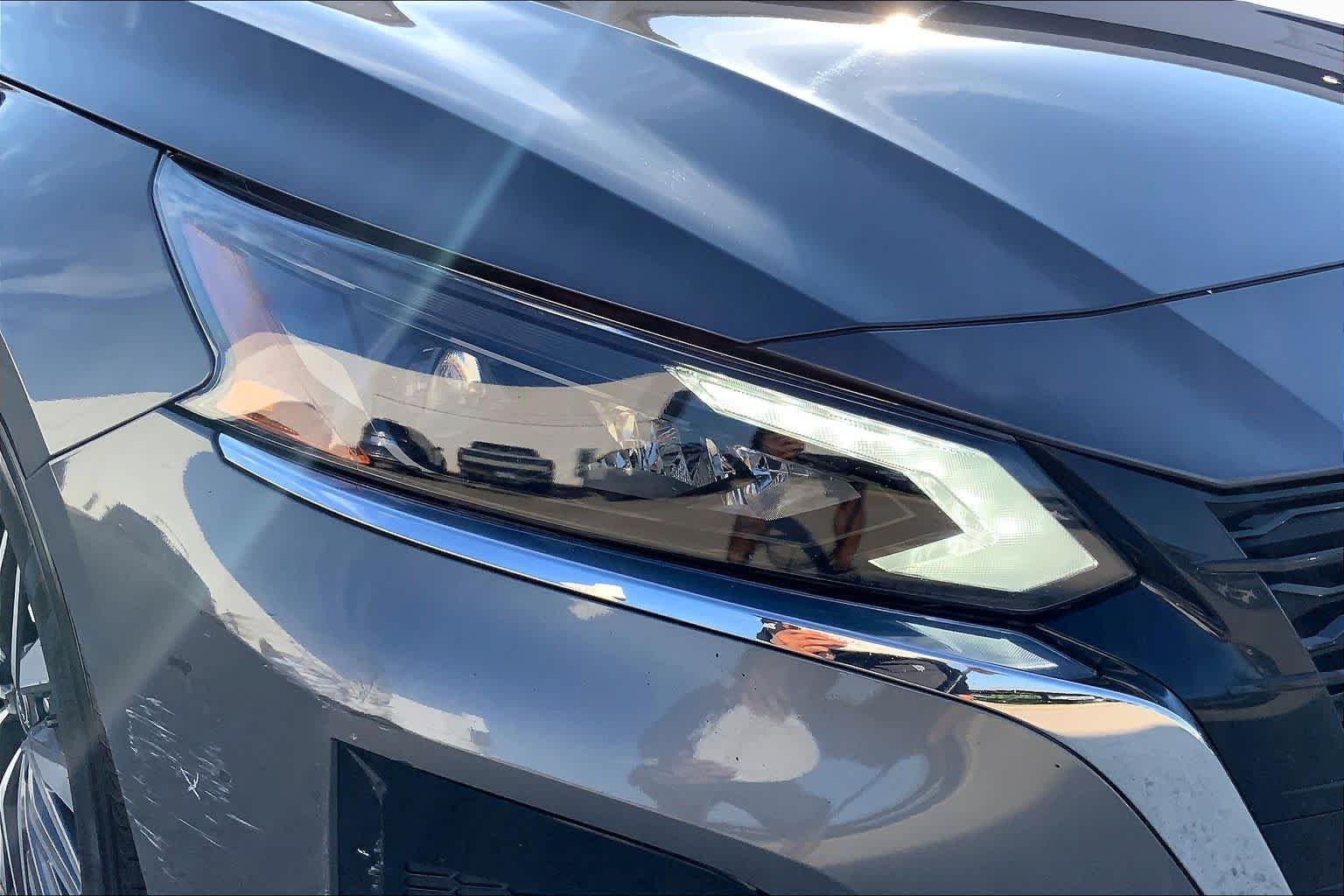 Used 2025 Gun Metallic Nissan SV image 28