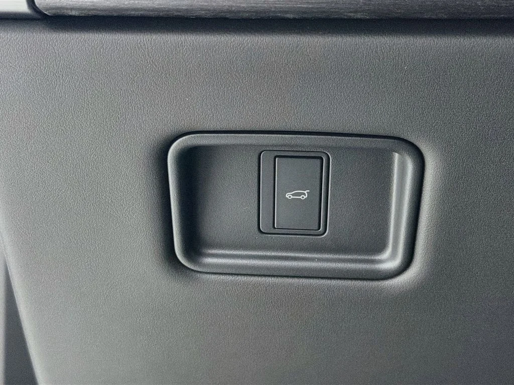 New 2026 Fuji White Land Rover SE 7 Seats image 10
