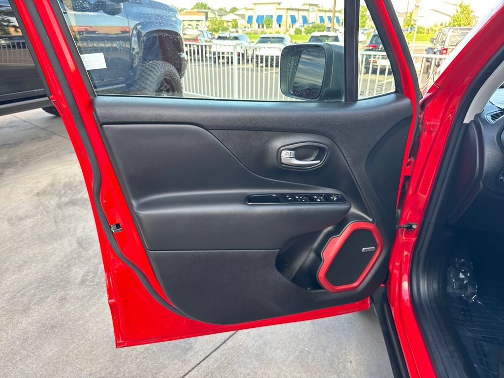 Used 2021 Colorado Red Clearcoat Jeep Trailhawk image 10