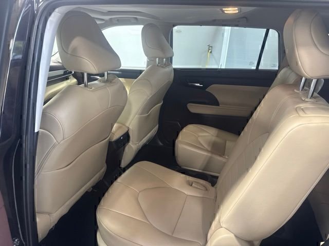 Used 2021 Brown Toyota XLE image 17