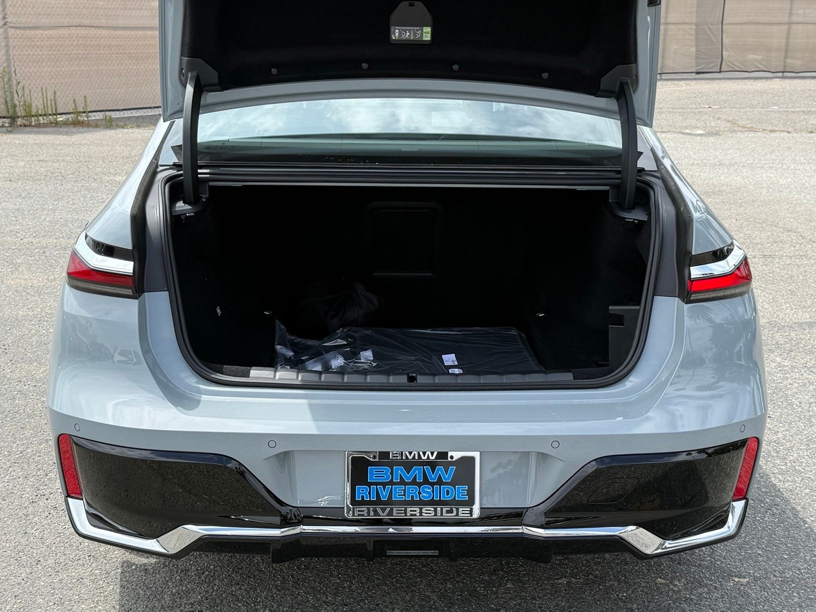 New 2026 Brooklyn Grey Metallic BMW 750e xDrive image 16