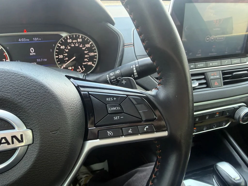 Used 2020 Red Nissan 2.5 SR image 24