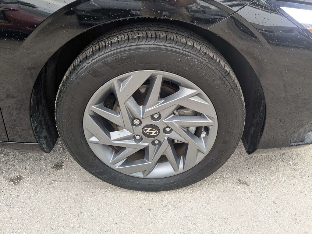 Used 2024 Black Hyundai SEL image 11
