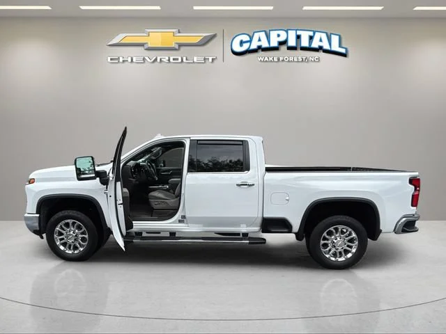 Used 2025 Summit White Chevrolet LTZ image 10