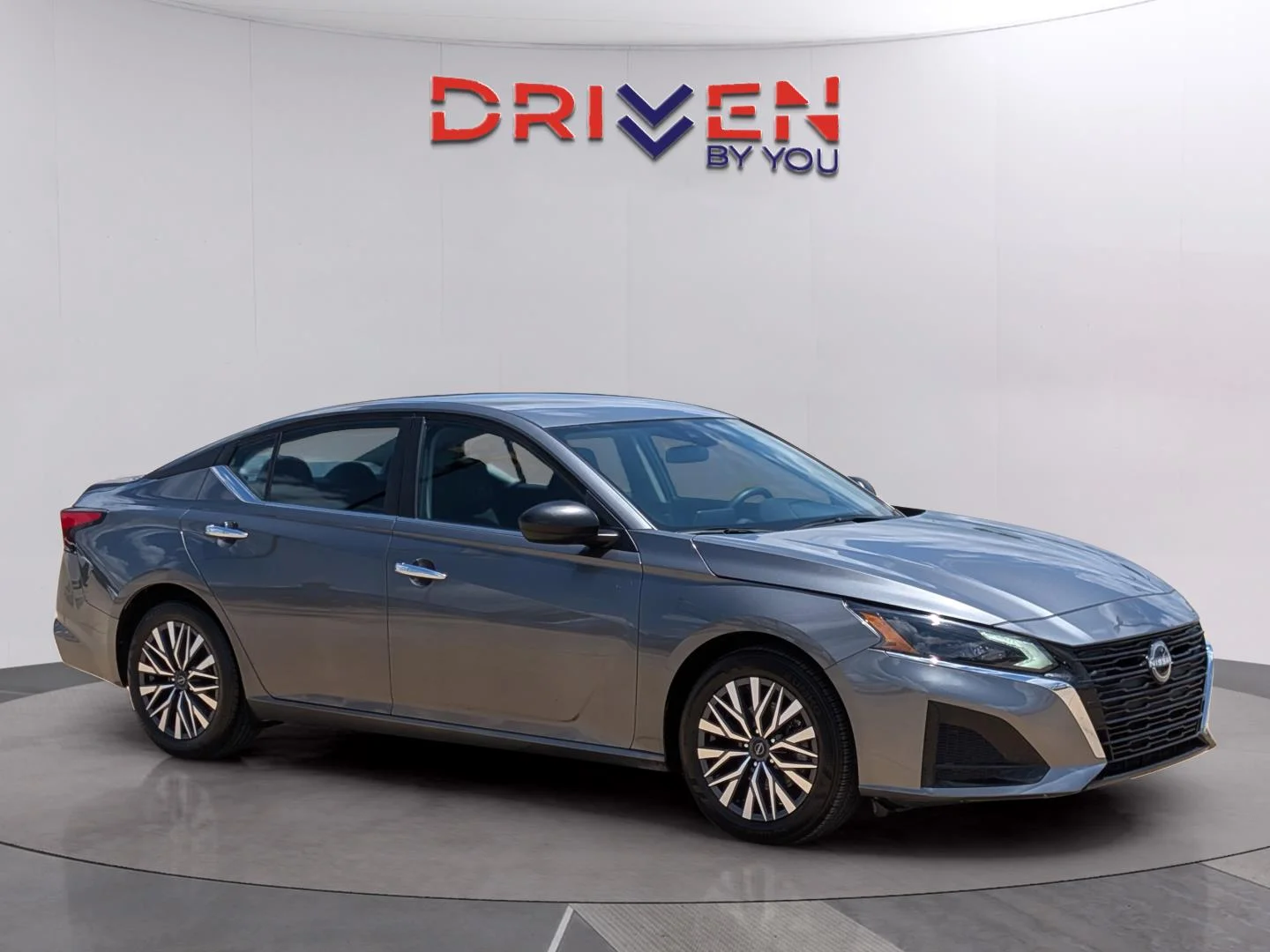 Used 2025 Gun Metallic Nissan SV image 7