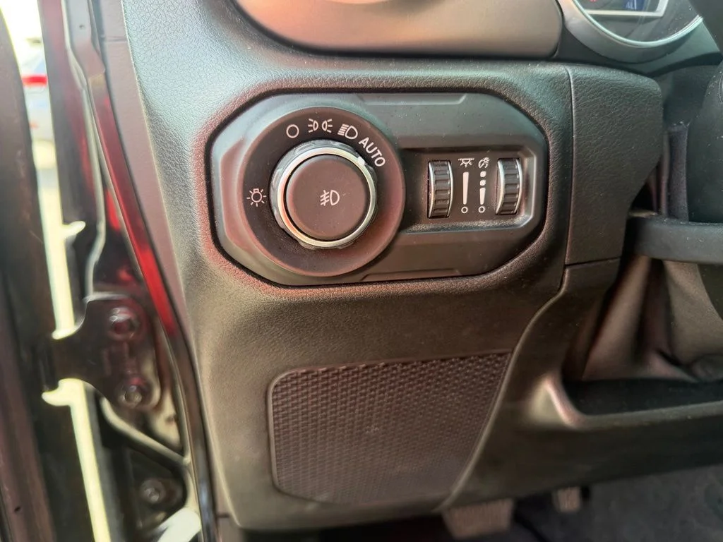 Used 2021 Black Jeep Unlimited Sport S image 18