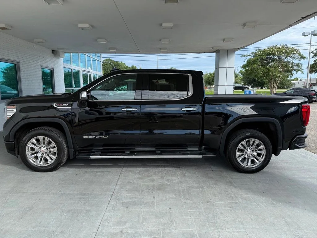 Used 2023 Black GMC Denali image 3