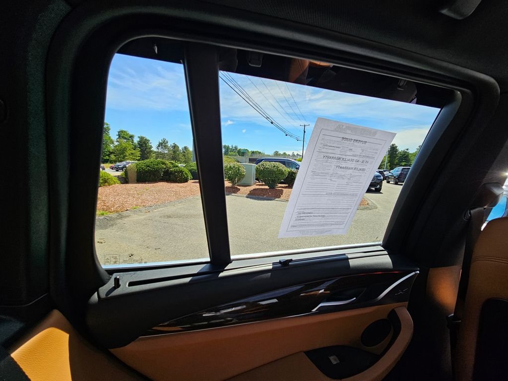 Used 2022 Mineral White Metallic BMW xDrive30i image 21