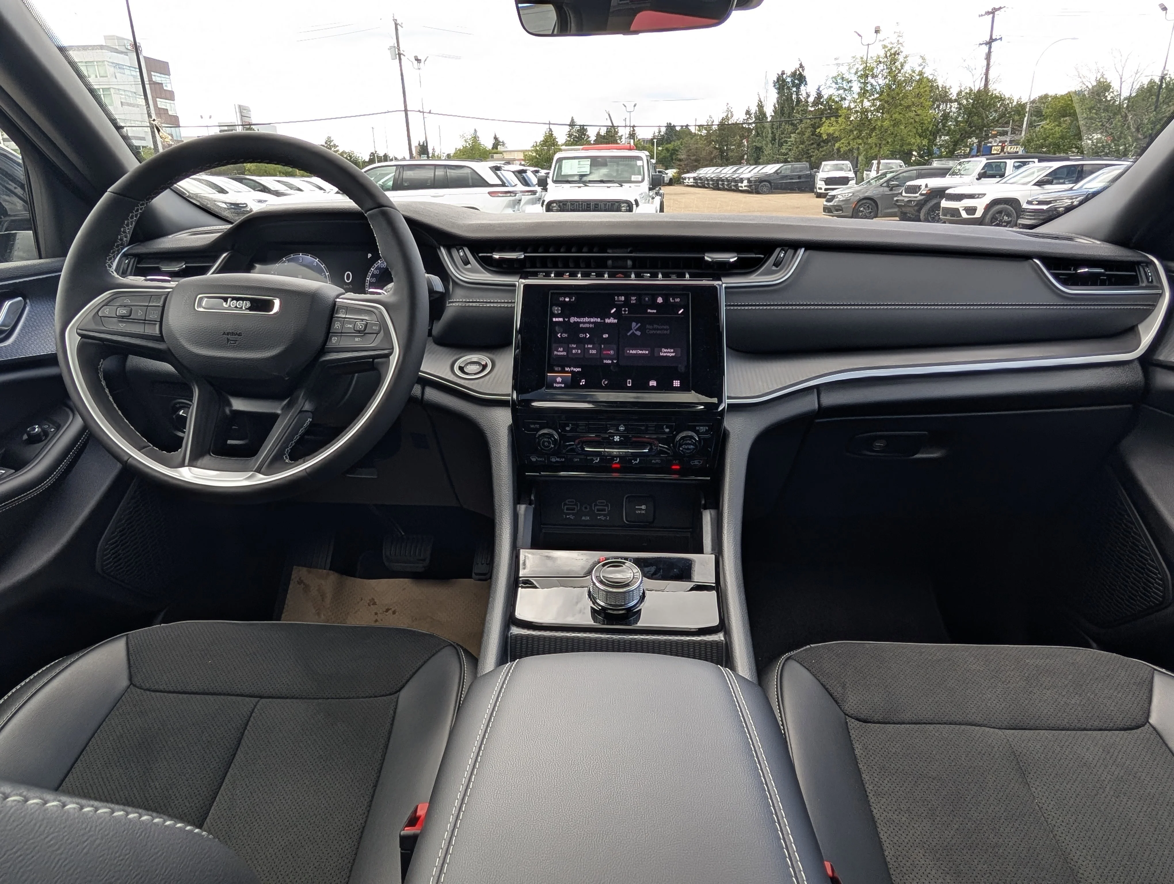 New 2025 Diamond Black Crystal Pearl Jeep Altitude image 24