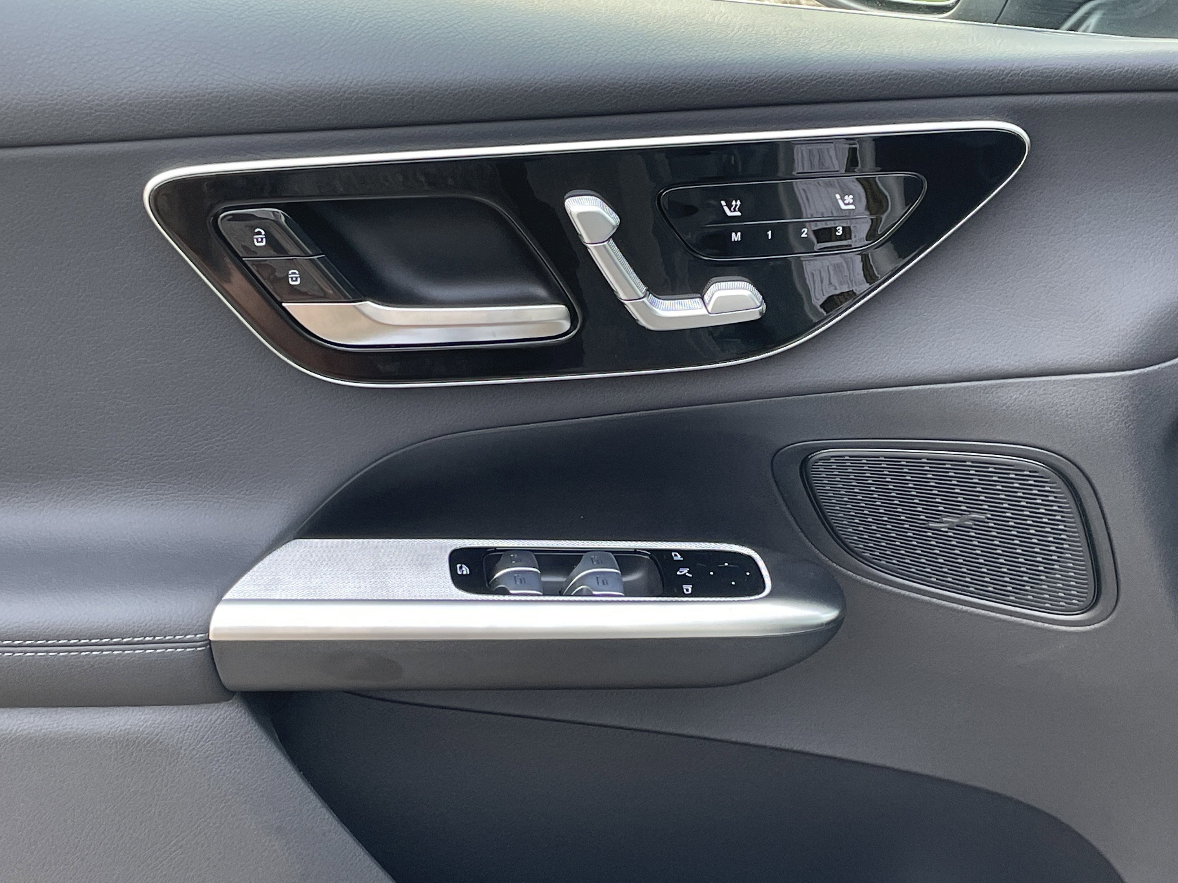 New 2026 Cirrus Silver Metallic Mercedes-Benz GLC 300 SUV image 18