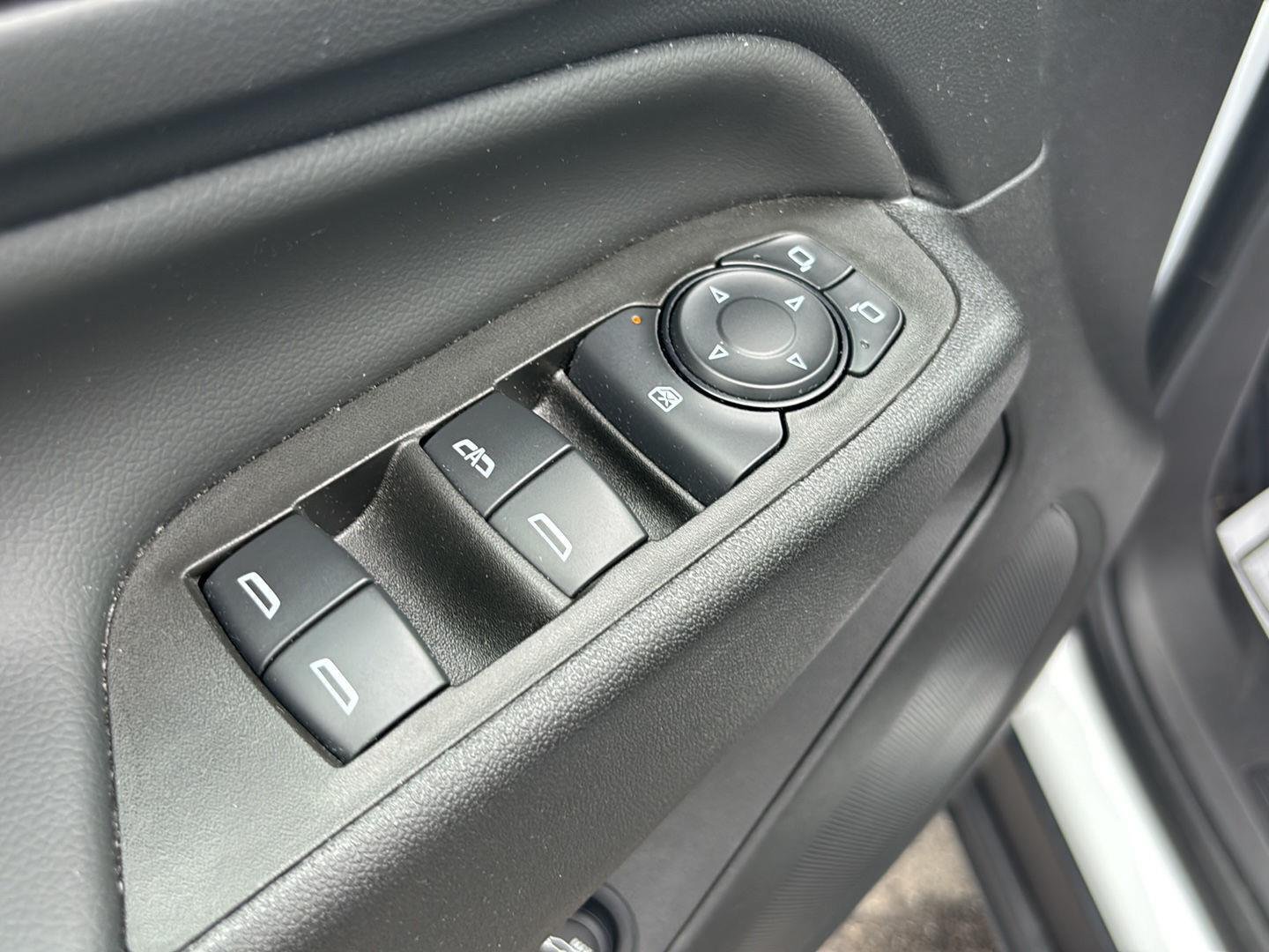 Used 2024 Summit White Chevrolet LT image 13