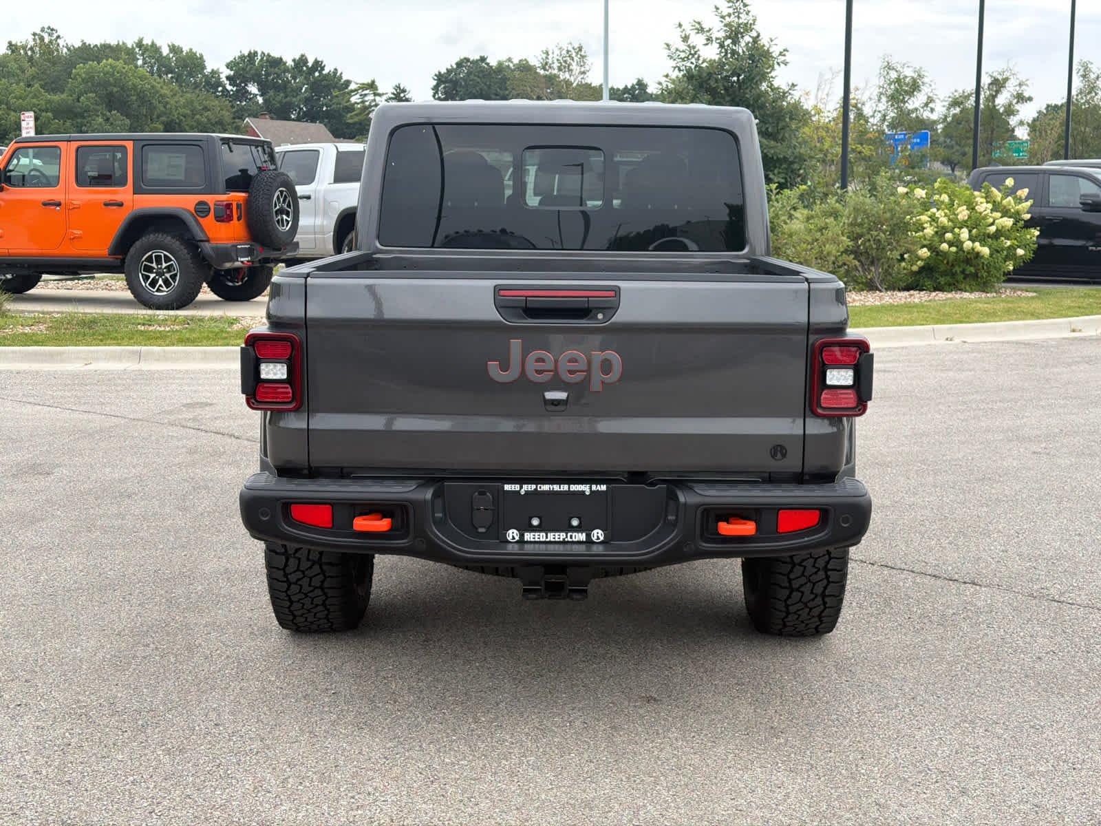 New 2026 Granite Crystal Metallic Clearcoat Jeep Mojave X image 7