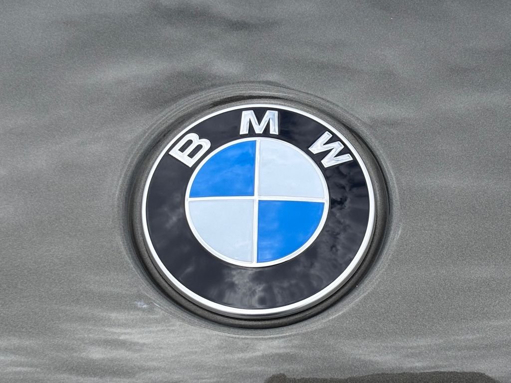 New 2026 Manhattan Green Metallic BMW sDrive40i image 9