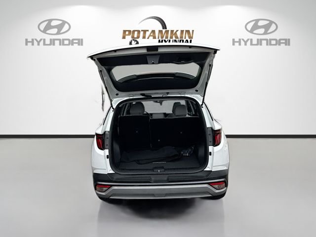 Used 2025 White Hyundai SE image 24