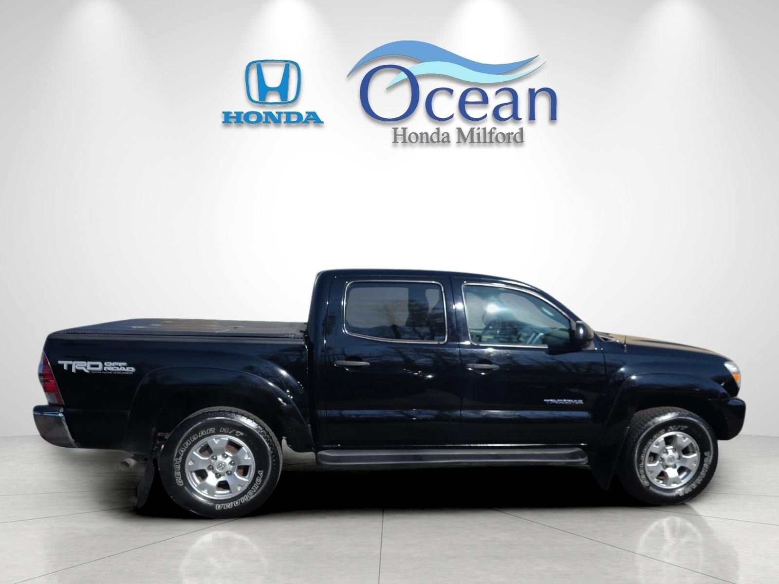Used 2013 Black Toyota Base image 2