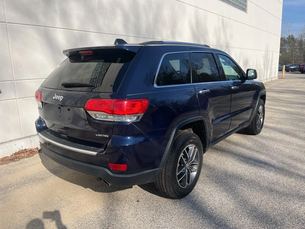 Used 2018 True Blue Jeep Limited image 8