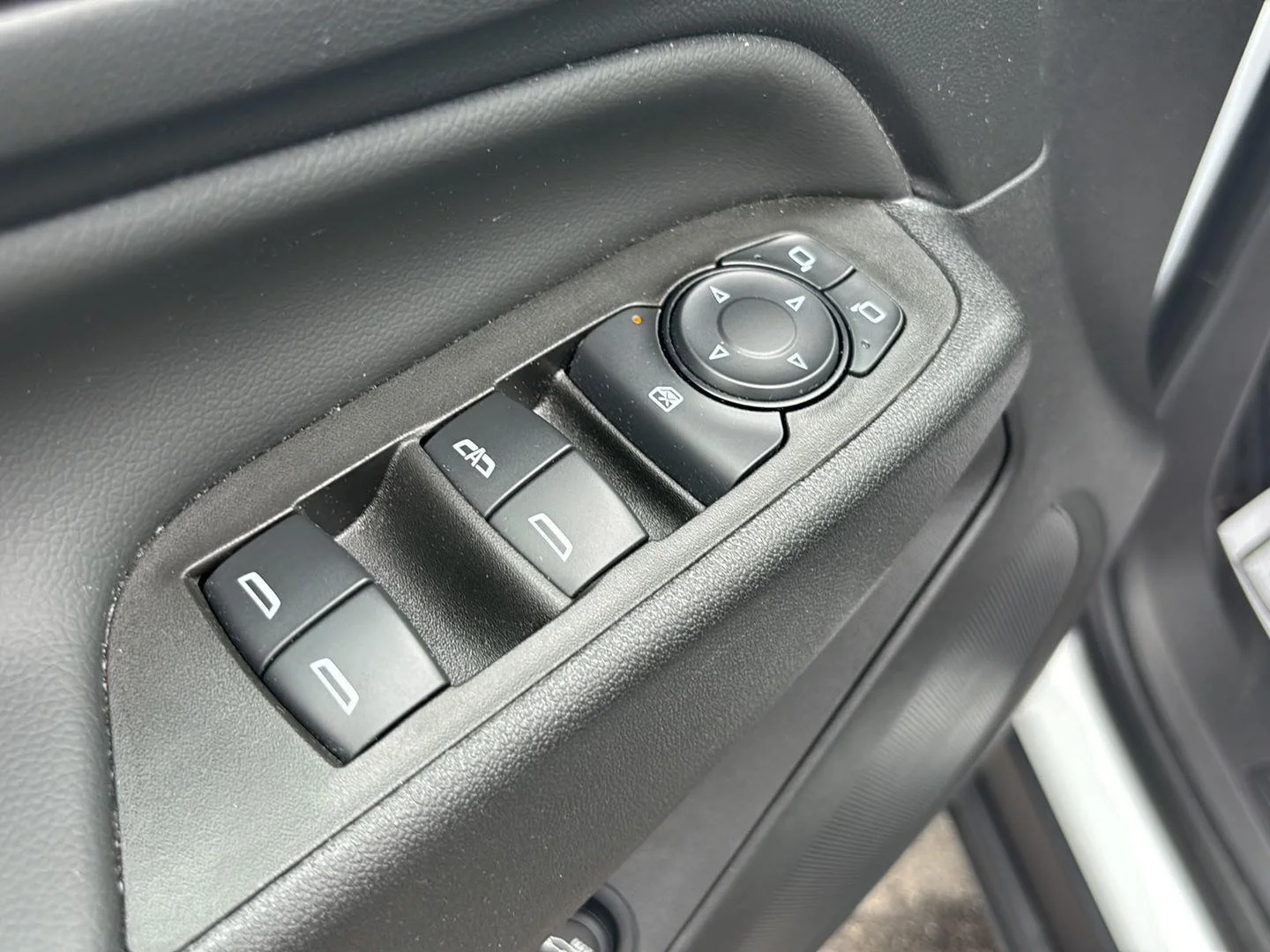 Used 2024 Summit White Chevrolet LT image 13