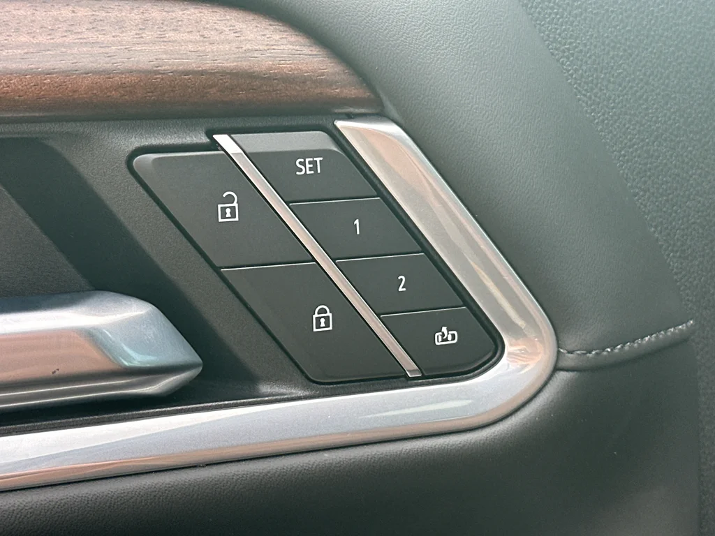 Used 2026 Onyx Black GMC Denali Ultimate image 17