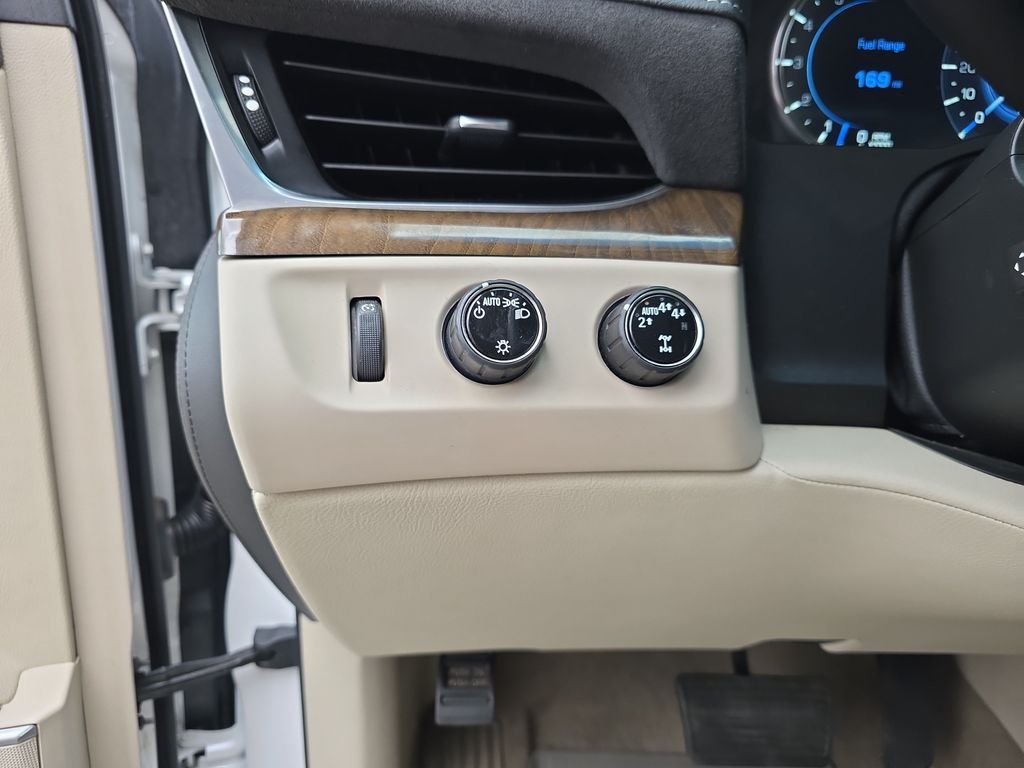 Used 2020 Crystal White Tricoat Cadillac Luxury image 21