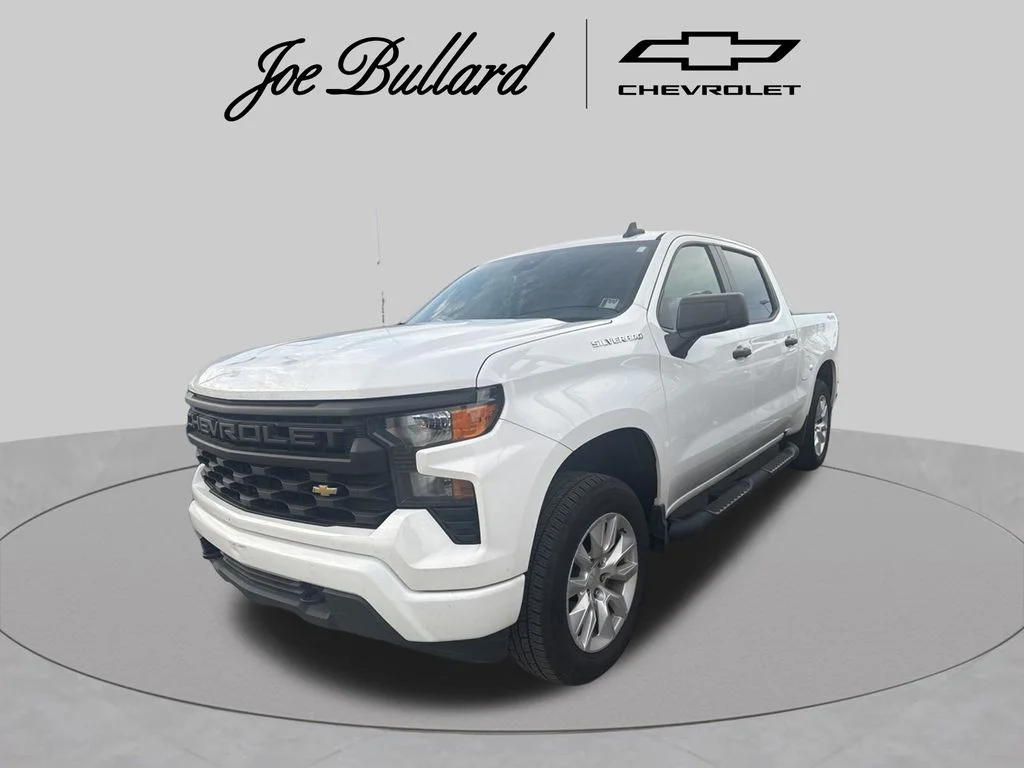 Used 2022 White Chevrolet Custom image 1