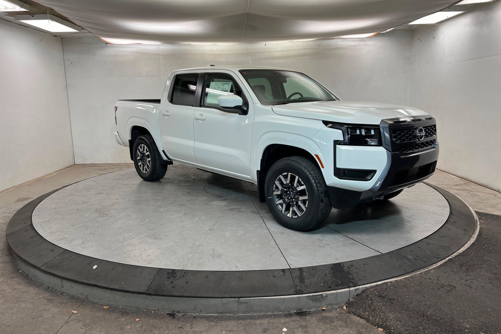 2026 Nissan Frontier SV - Photo 8