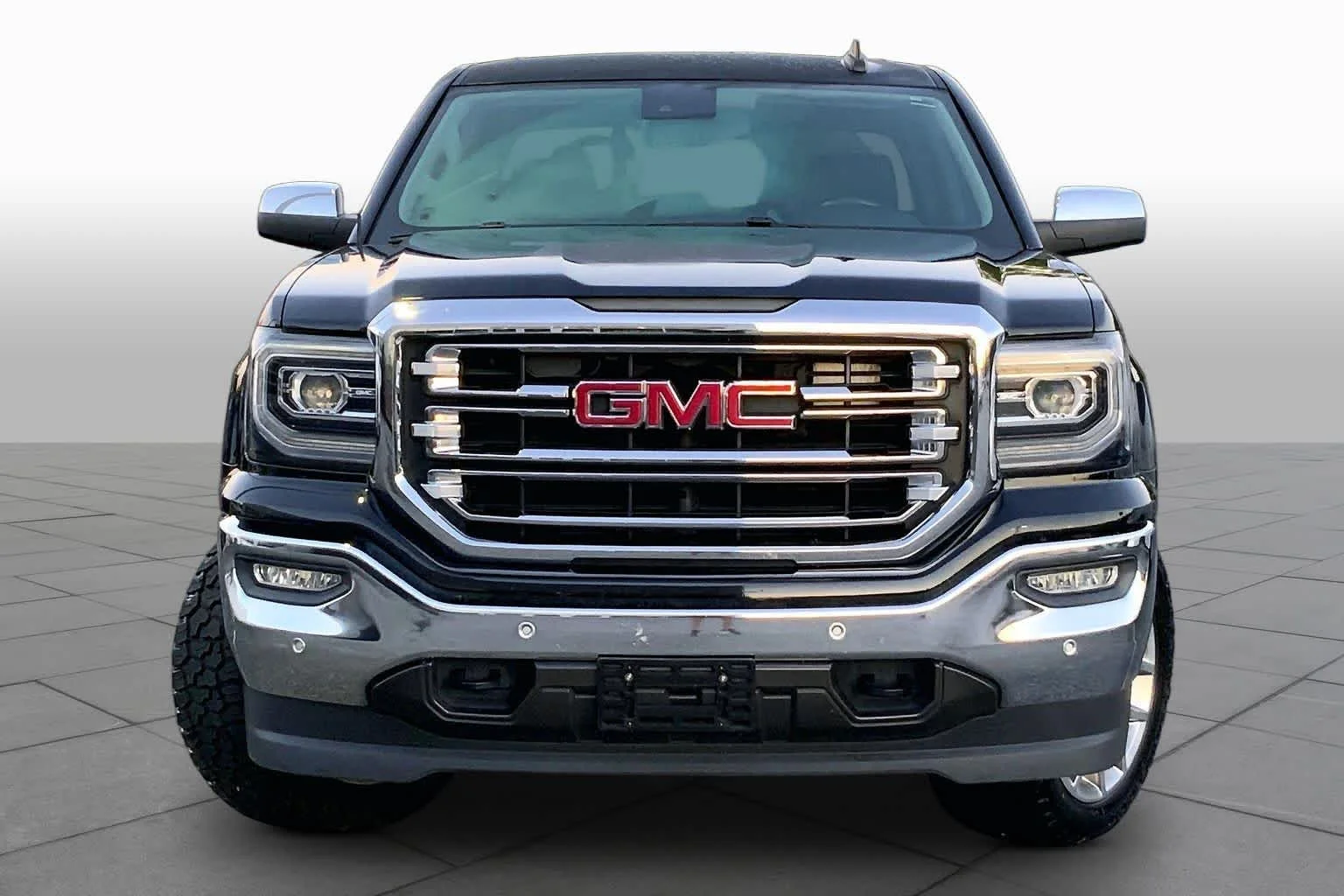 Used 2018 Onyx Black GMC SLT image 4